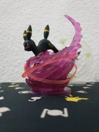 Figuras Espeon y Umbreon