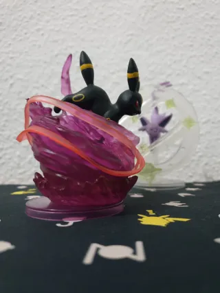 Figuras Espeon y Umbreon
