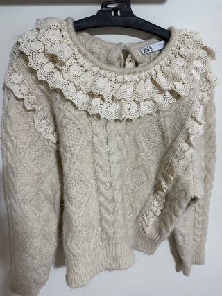 Jersey Zara Beige con Encaje y Perlas