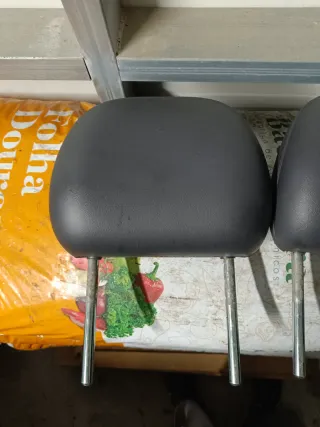 Apoios de cabeça toyota yaris xp10