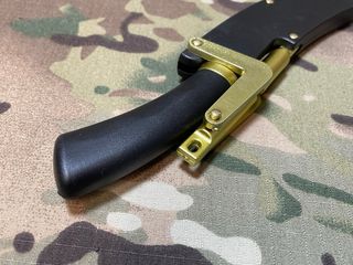 Cuchillo de cocina dorado