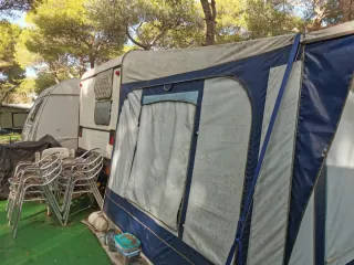 Caravana Moncayo blanca y naranja