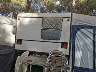 Caravana Moncayo blanca y naranja