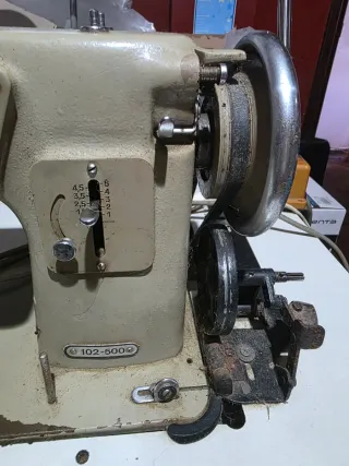 Máquina de coser antigua