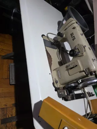 Máquina de coser antigua