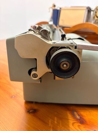 Máquina de escribir Hispano Olivetti Lexicon 80