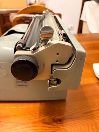 Máquina de escribir Hispano Olivetti Lexicon 80