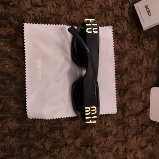 Óculos Miu Miu Pretos