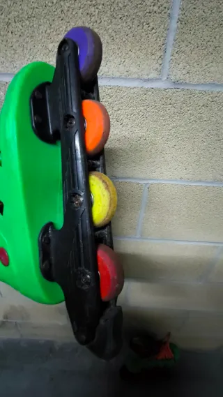 Patines en línea verdes y morados