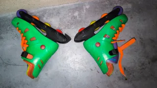 Patines en línea verdes y morados