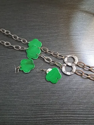 Collar y pendientes a juego