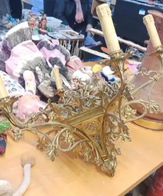 Se vende Lámpara de pared dorada de metal 100€