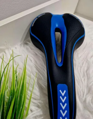 Selim de bicicleta desportivo azul e preto