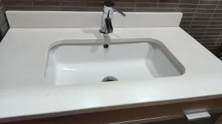 Mueble de baño con espejo