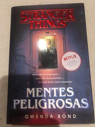 Stranger Things: Mentes peligrosas / Stranger T...