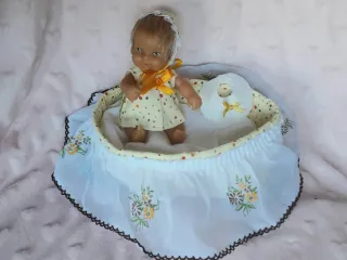 Muñeca Barriguitas retoño antigua con capazo