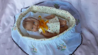 Muñeca Barriguitas retoño antigua con capazo