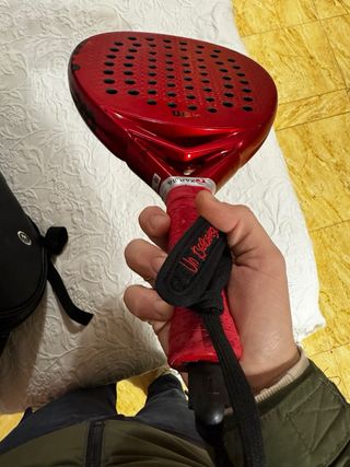 Pala Wilson Vela Pro V2 Roja