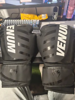 Guantes de boxeo Venum 16oz negros