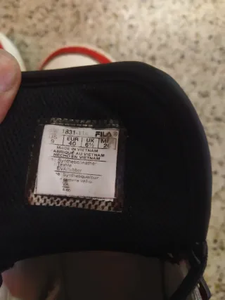 Zapatillas Fila Baloncesto Rojas y Blancas