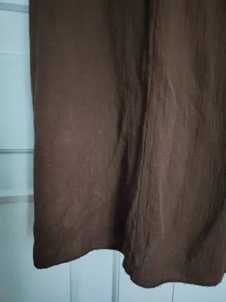 Vestido largo marrón con aros