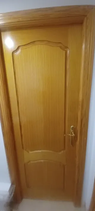 Puertas madera interiores, dos con cristal y 5 sin