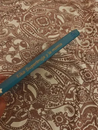 Kika Superbruja y la momia (Spanish Edition)