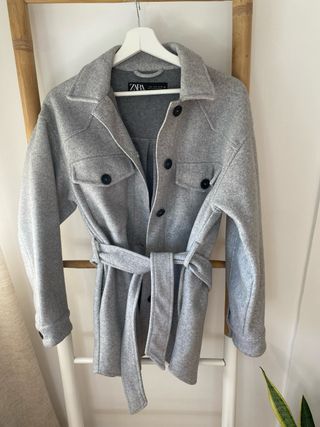 Abrigo corto Zara gris