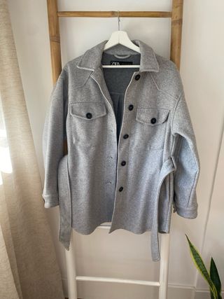 Abrigo corto Zara gris