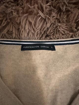 Jersey Purificación García beige cuello pico Talla