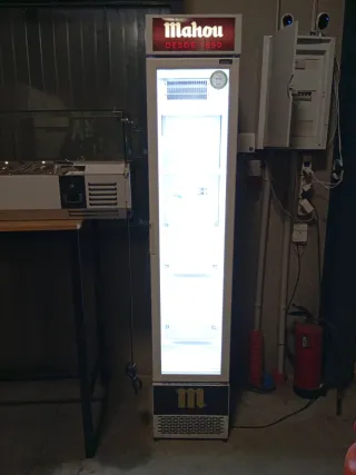 Nevera expositor Mahou