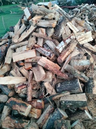Leña seca para chimenea