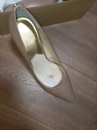 Zapatos nude de Michael Kors de piel