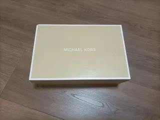 Zapatos nude de Michael Kors de piel