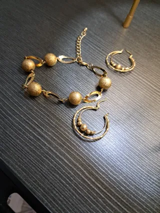 Conjunto Pulsera y Pendientes Dorados