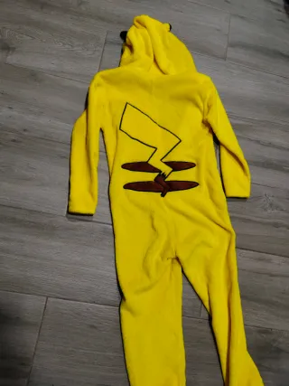 Disfraz Pikachu H&M Talla 6 - 8 años
