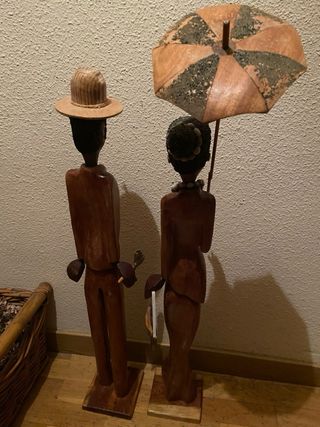 Pareja figuras madera tallada