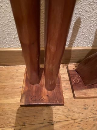 Pareja figuras madera tallada