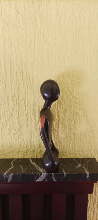 Figura de madera estilo africano