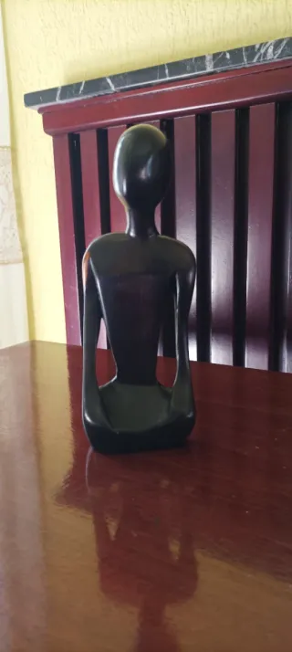 Figura de madera estilo africano