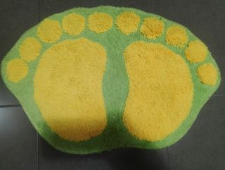 Alfombra de baño pie huella verde y amarillo