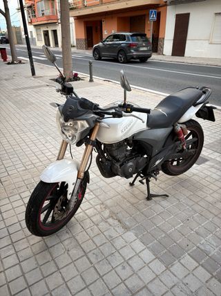 Moto Keeway RKV 125 Blanca y Gris