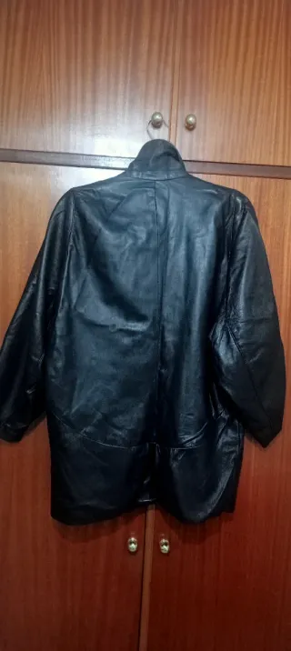 Chaquetón de cuero señora negro.
