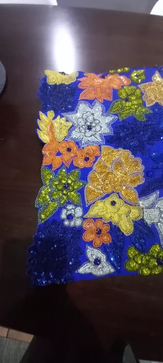 Abito da cerimonia blu con fiori