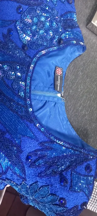 Abito da cerimonia blu con fiori