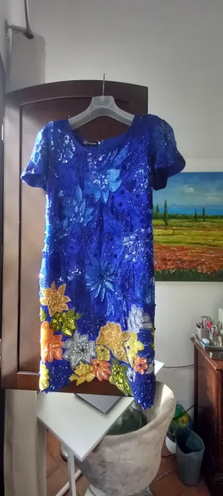 Abito da cerimonia blu con fiori