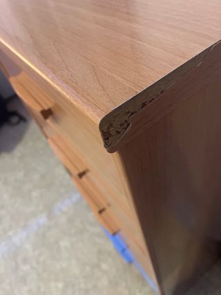 Cajonera de madera con cajones azules