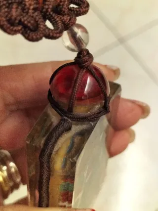 Bottiglietta antica in vetro decorata a mano