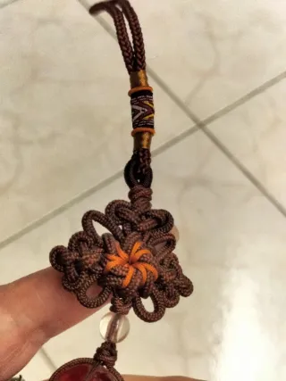 Bottiglietta antica in vetro decorata a mano