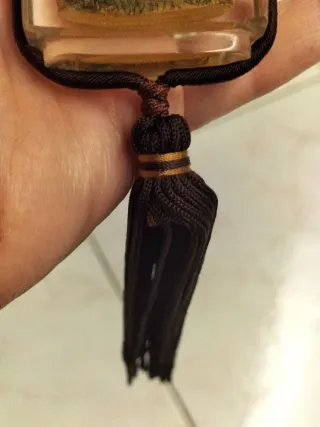 Bottiglietta antica in vetro decorata a mano